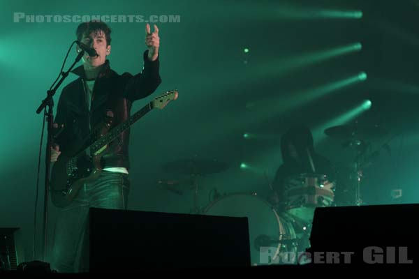 ARCTIC MONKEYS - 2011-08-27 - SAINT CLOUD - Domaine National - Grande Scene - 